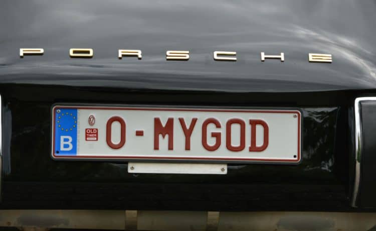 How do I choose a personalised number plate?